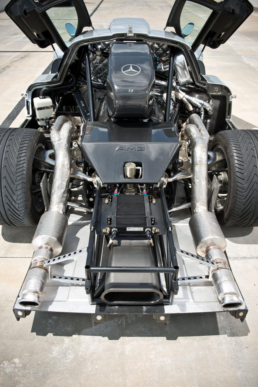 Mercedes-Benz CLK GTR 1998 года  (фото 8 из 33)